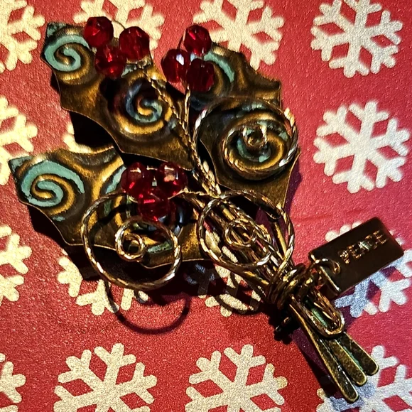 Merry and Bright Christmas, Brooch. - Picture 1 of 6